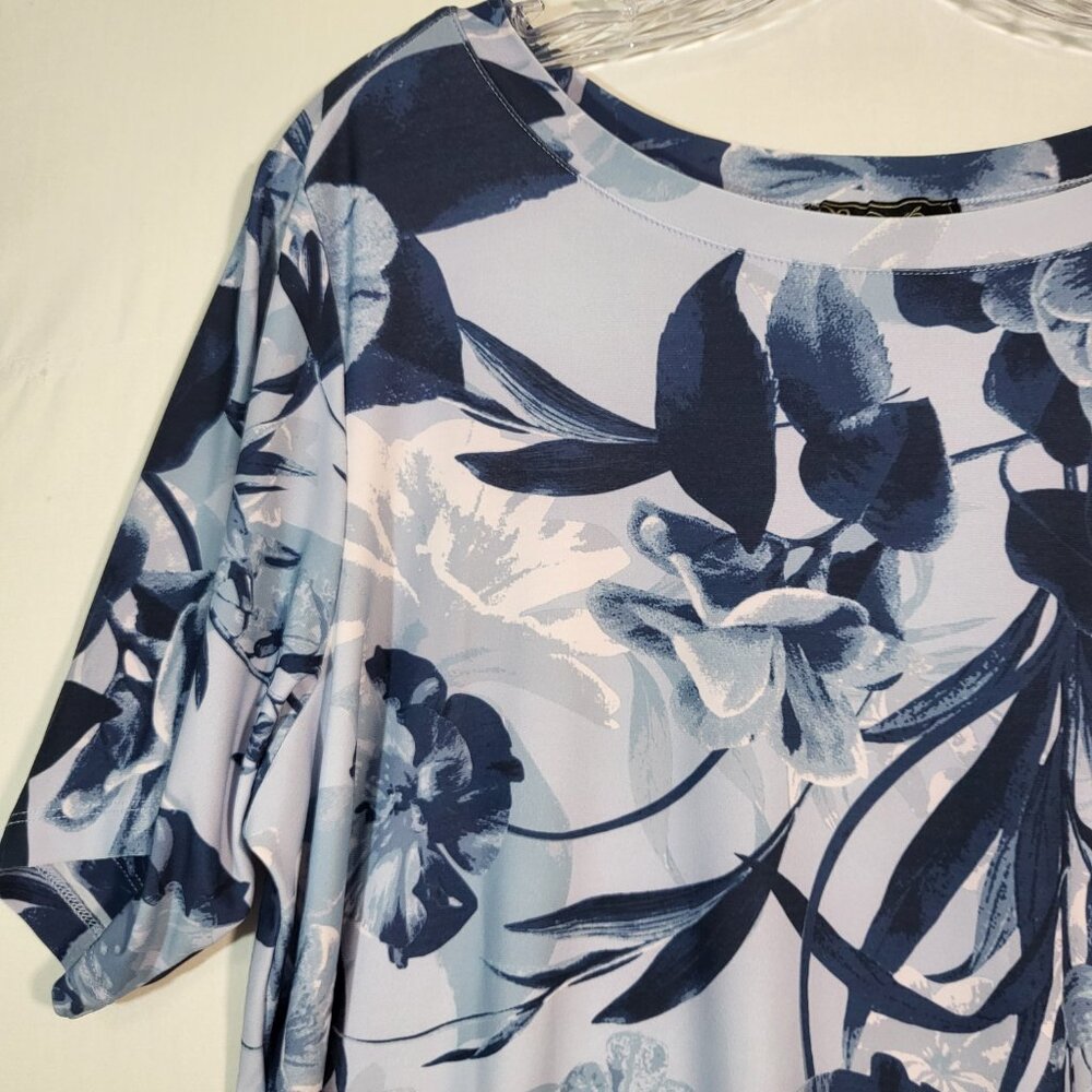 DG2 by Diane Gilman Woman's Short Sleeve Top Size Large Blue Floral Print - Picture 2 of 7